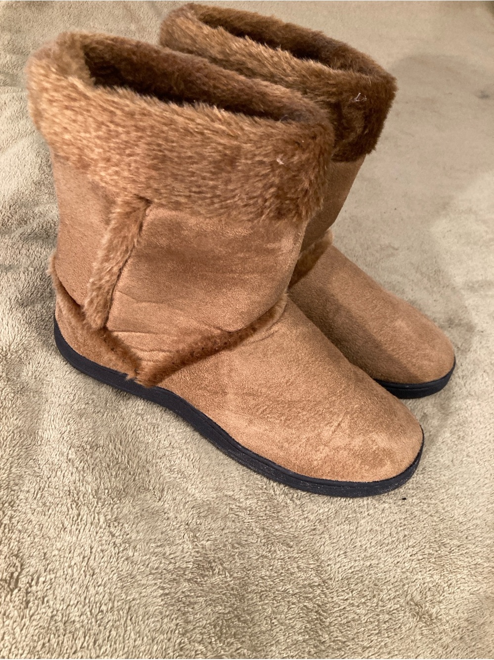 EUC unbranded faux fur hard sole boot slippers
